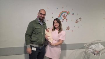 МАЛАТА ЕЛОРА ЈА ПОБЕДИ НЕИЗВЕСНОСТА: По 70 дена на интензивна нега бебето замина дома