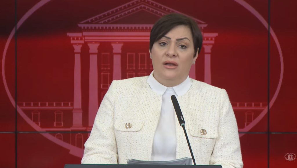 Димитриеска-Кочоска: Продолжена мерката за понизок ДДВ за дизелот и намалена акциза до 2 ноември