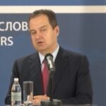 Дачиќ: Терористички напад пред израелската амбасада во Белград, полицаец полесно повреден
