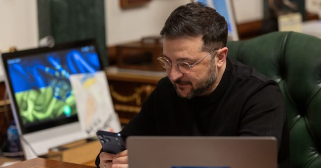 УКРАИНА ЌЕ ГИ ЗАСИЛИ НАПАДИТЕ ВРЗ РУСКИТЕ РАФИНЕРИИ КАКО ОДГОВОР НА НАПАДИТЕ НА МОСТОВИ ВО КИЕВ, НАЈАВИ ЗЕЛЕНСКИ