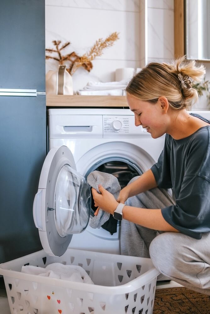 Зошто искусните домаќинки ставаат сунѓер во машината за перење алишта