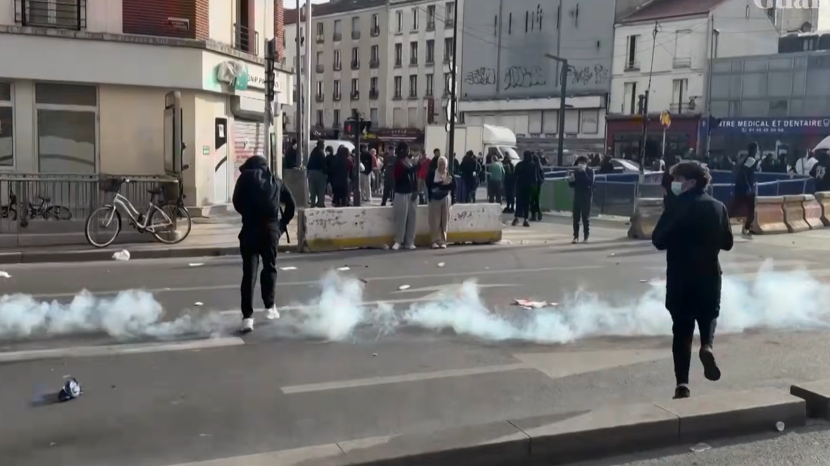 (ВИДЕО) НАСИЛНИ ПРОТЕСТИ ВО ФРАНЦИЈА: Полицијата уапси илјадници ученици