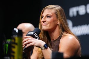 Кајла Харисон: Сè што може Ронда Раузи да направи, јас можам да го направам подобро