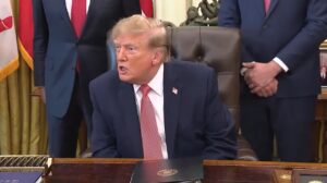 (ВИДЕО) Трамп збесна на новинар: Тишина, тишина, дали си ти болен