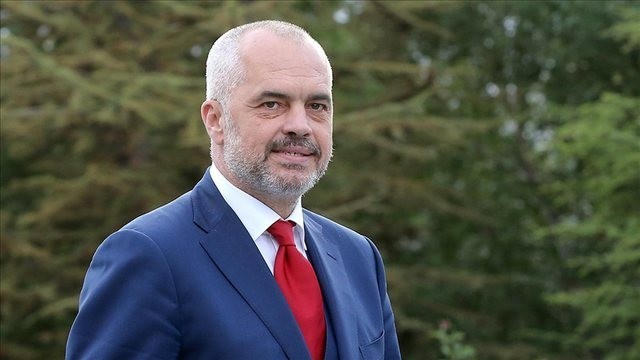 Рама одбива да поднесе оставка, тврди дека зад протестите стојат надворешни сили