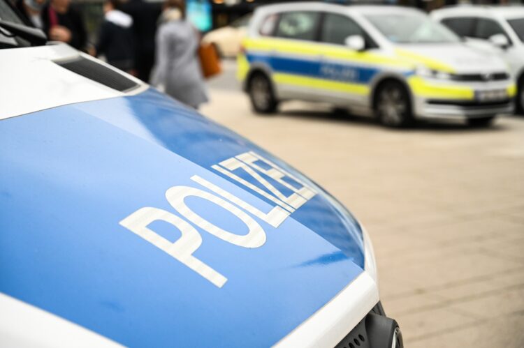 Германија го криминализира дигиталното насилство: Затворски казни за „дипфејк“ порнографија