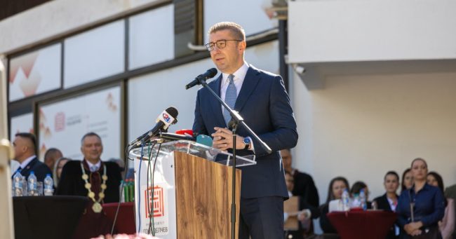 ТОА ШТО СЕ ПРЕТСТАВУВА НА СОЦИЈАЛНИТЕ МЕДИУМИ НЕ Е ВИСТИНСКИОТ ЖИВОТ, ИМ КАЖА ПРЕМИЕРОТ МИЦКОСКИ НА СТУДЕНТИТЕ ВО ШТИП