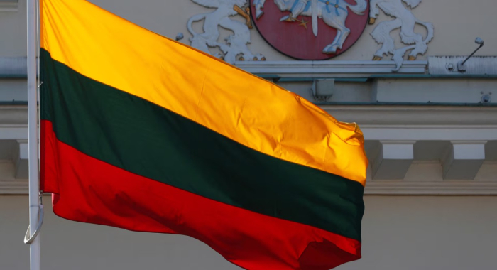 Во Литванија граѓаните во засолништа поради непознат летачки објект