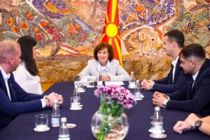Сиљановска-Давкова: Уставот не е само закон над законите, туку и  општествен договор меѓу граѓаните и државата