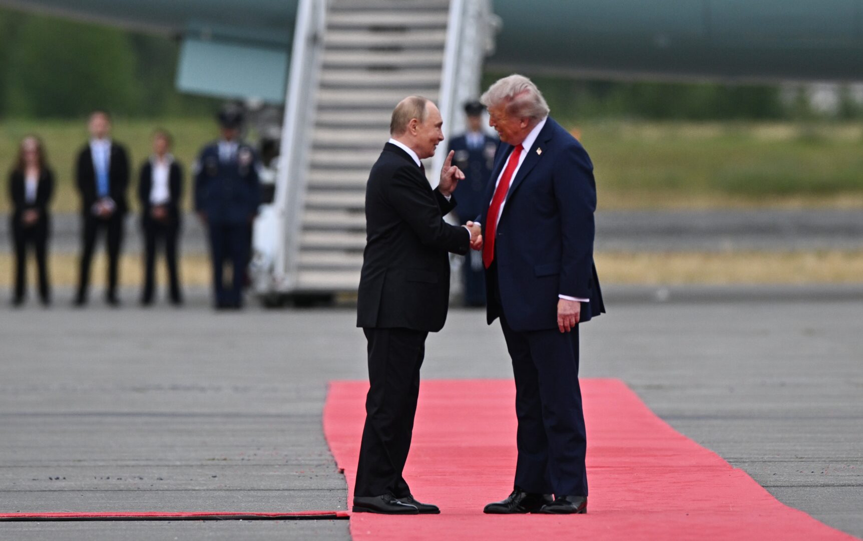 Трамп ги одложи санкциите против Русија, расте јазот меѓу Вашингтон и Киев