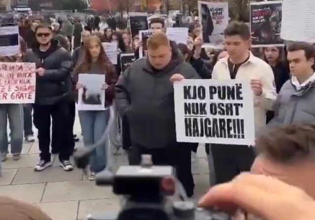 Протест во Приштина по убиството на 49-годишната Арлинда Зекај, се бара одговорност од институциите