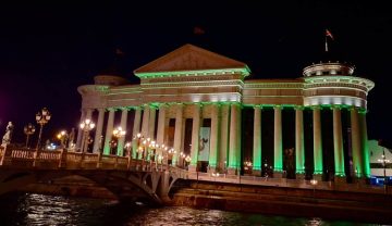 ОБЈЕКТИТЕ ВО ЗЕЛЕНА БОЈА ЗА ЕВРОПСКИОТ ДЕН НА ДОНИРАЊЕТО: Институциите и општините покажаа солидарност за нов живот