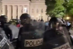 Бесот поради скапите станови ескалира во Португалија: Судири со полицијата, приведени десетици демонстранти