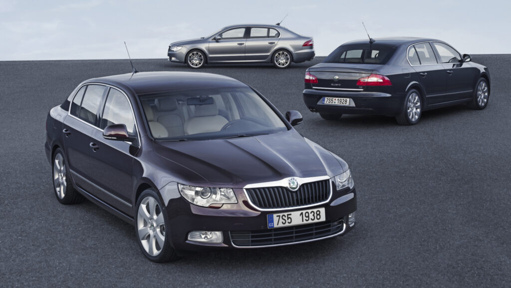 Голема Skoda, голем чекор: Superb слави 25 години од потегот што го промени брендот