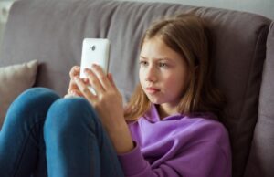 Грција ги забранува социјалните мрежи за лица помлади од 15 години