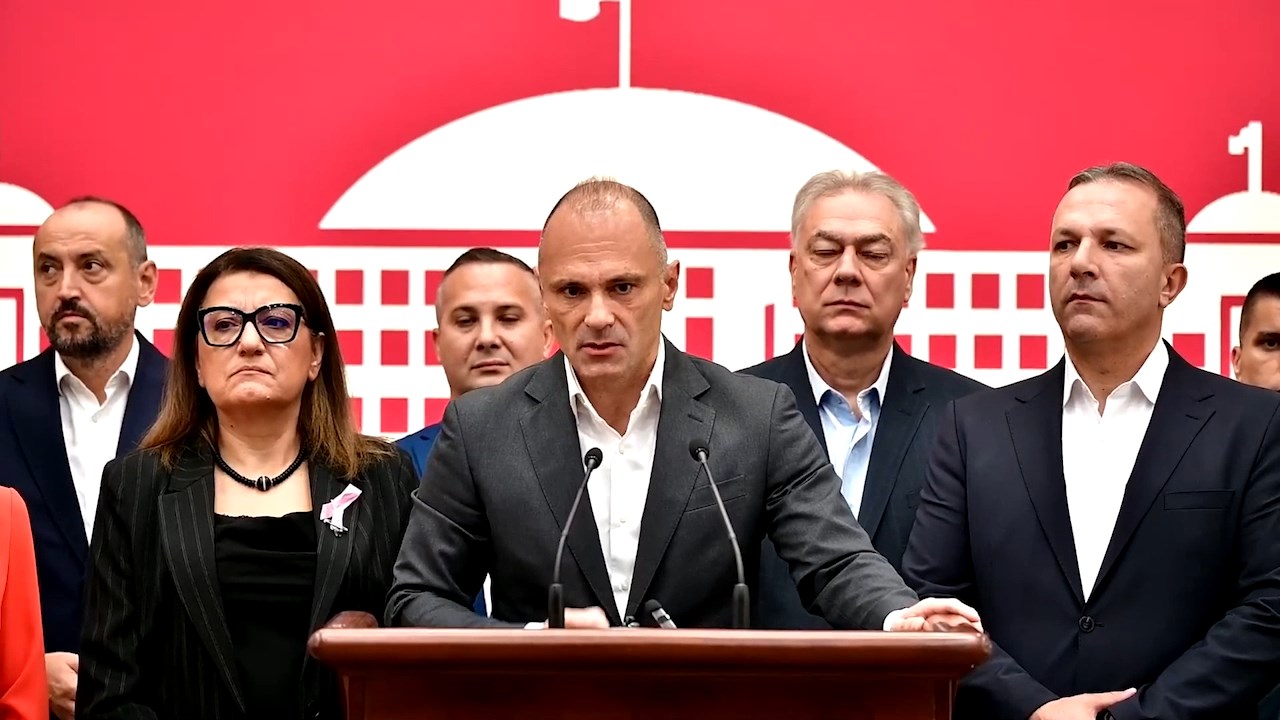 Филипче праша дали Мицкоски може да биде „толкав идиот“ – од ВМРО-ДПМНЕ возвратија за навредата врз премиерот