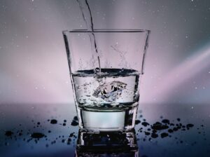 Секое утро пијте чаша млака вода со сол – делува чудотворно