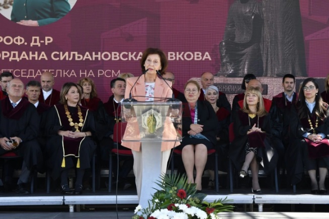 Сиљановска-Давкова со порака до студентите: Верувајте во силата на критичкиот ум