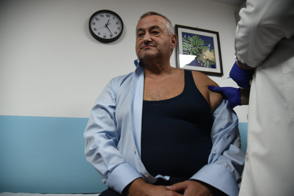 Почна имунизацијата против сезонски грип, Клековски се вакцинира прв за да даде личен пример