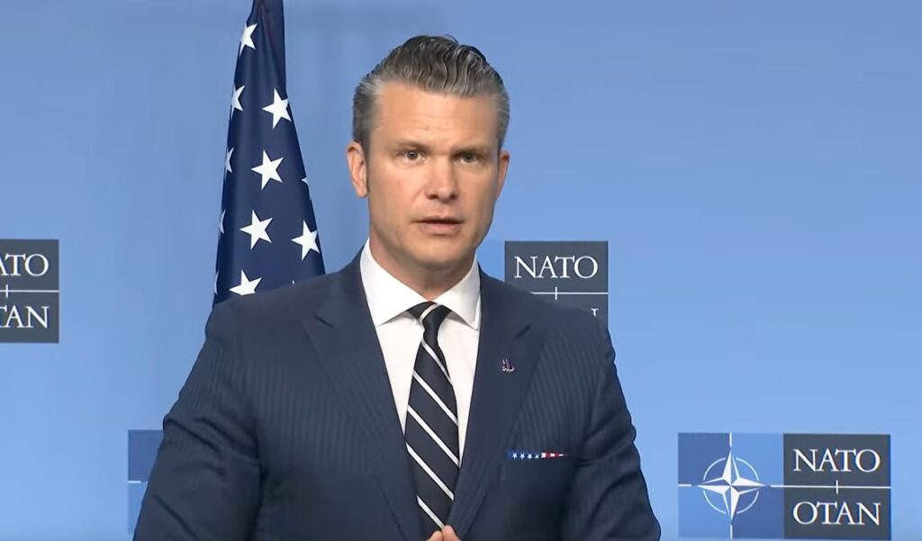 Гардијан: Егзекуција на телевизија? Пит Хегсет ја спушти некогаш „најголемата демократија“ на најниско ниво