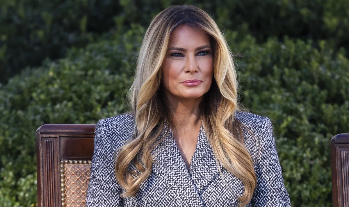 Без строги диети: Меланија Трамп ја одржува фигурата на 56 години со смути, седум овошја и тенис