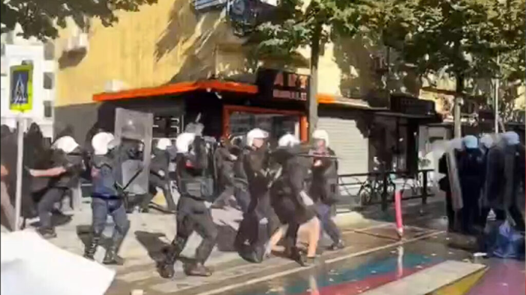 Над 300 повредени на студентските протести во Тирана, меѓу нив 191 полицаец