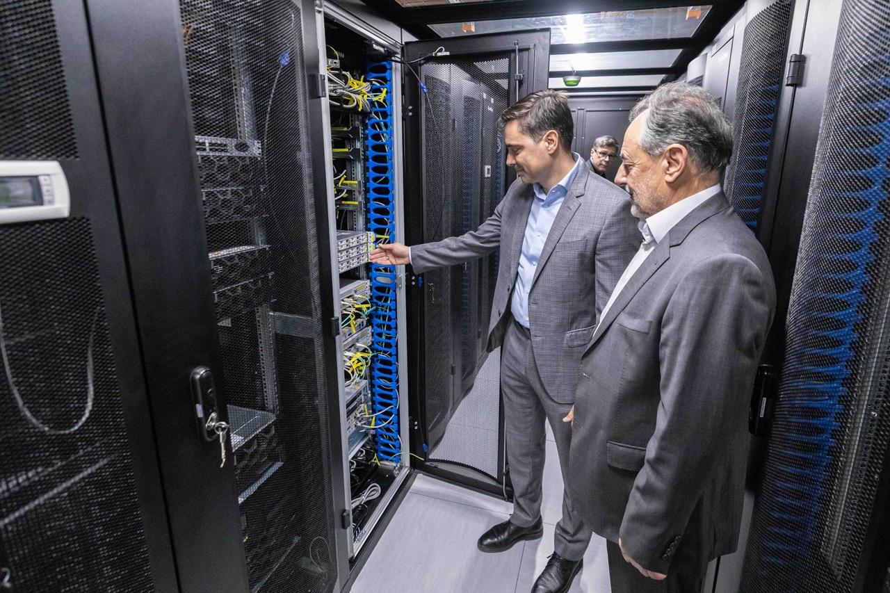 Оне Македонија и Неотел воспоставија стратешка соработка: Првите сервери веќе пристигнаа во дата-центарот