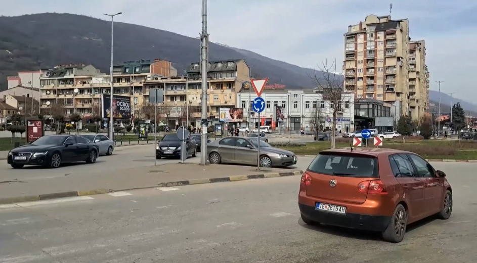Водата во Тетово со непријатен мирис и вкус – надлежните уверуваат дека е безбедна за пиење