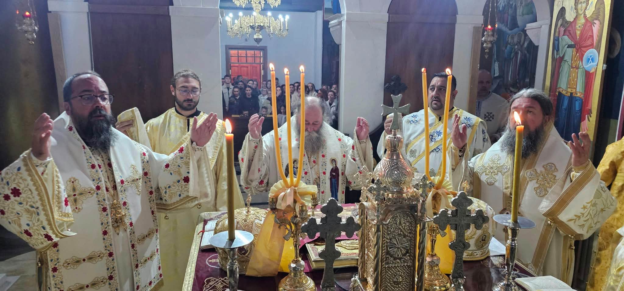 Тројца митрополити сослужуваа на Света архиерејска литургија во Куманово