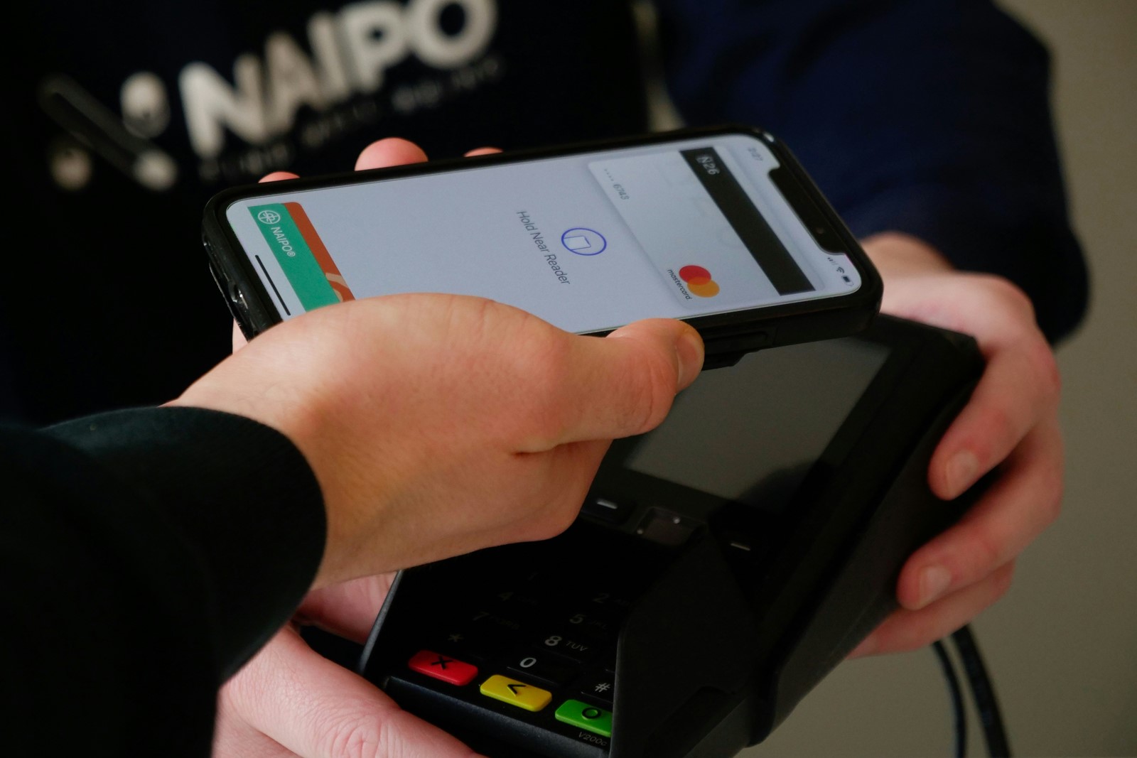 Британците вршат притисок врз Apple поради монополот над NFC технологијата на iPhone