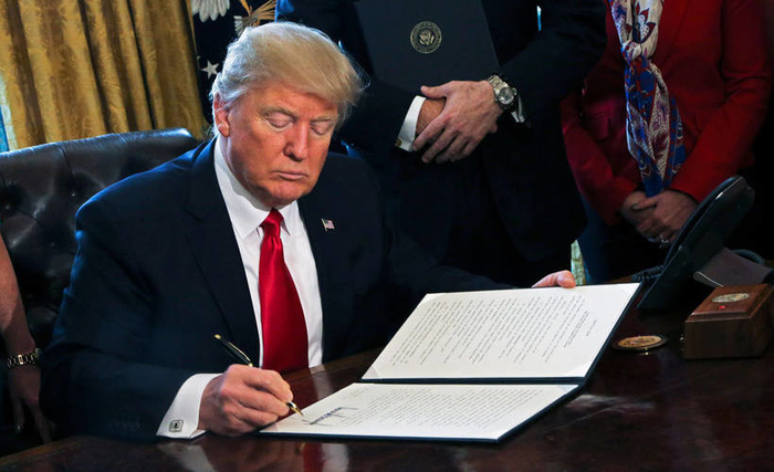 Трамп: Цените на горивата наеднаш ќе паднат