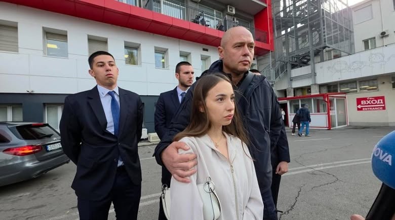 Дурмиши мртов, Михаилова дочекана како жтртва во Бугарија!